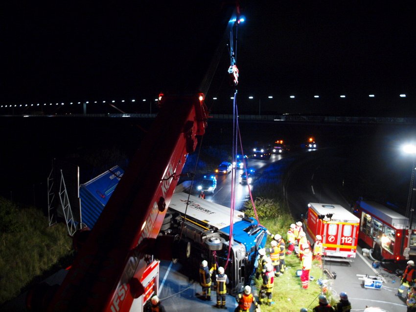 Einsatz BF Koeln PEINGEKLEMMT in Leverkusen P037.JPG